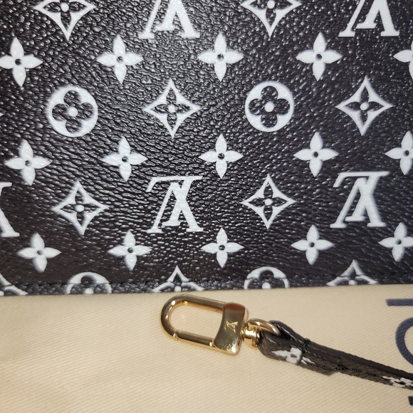 Louis Vuitton Jungle Giant Flower Monogram Pochette Wristlet from Neverfull Bag. - Picture 4 of 13